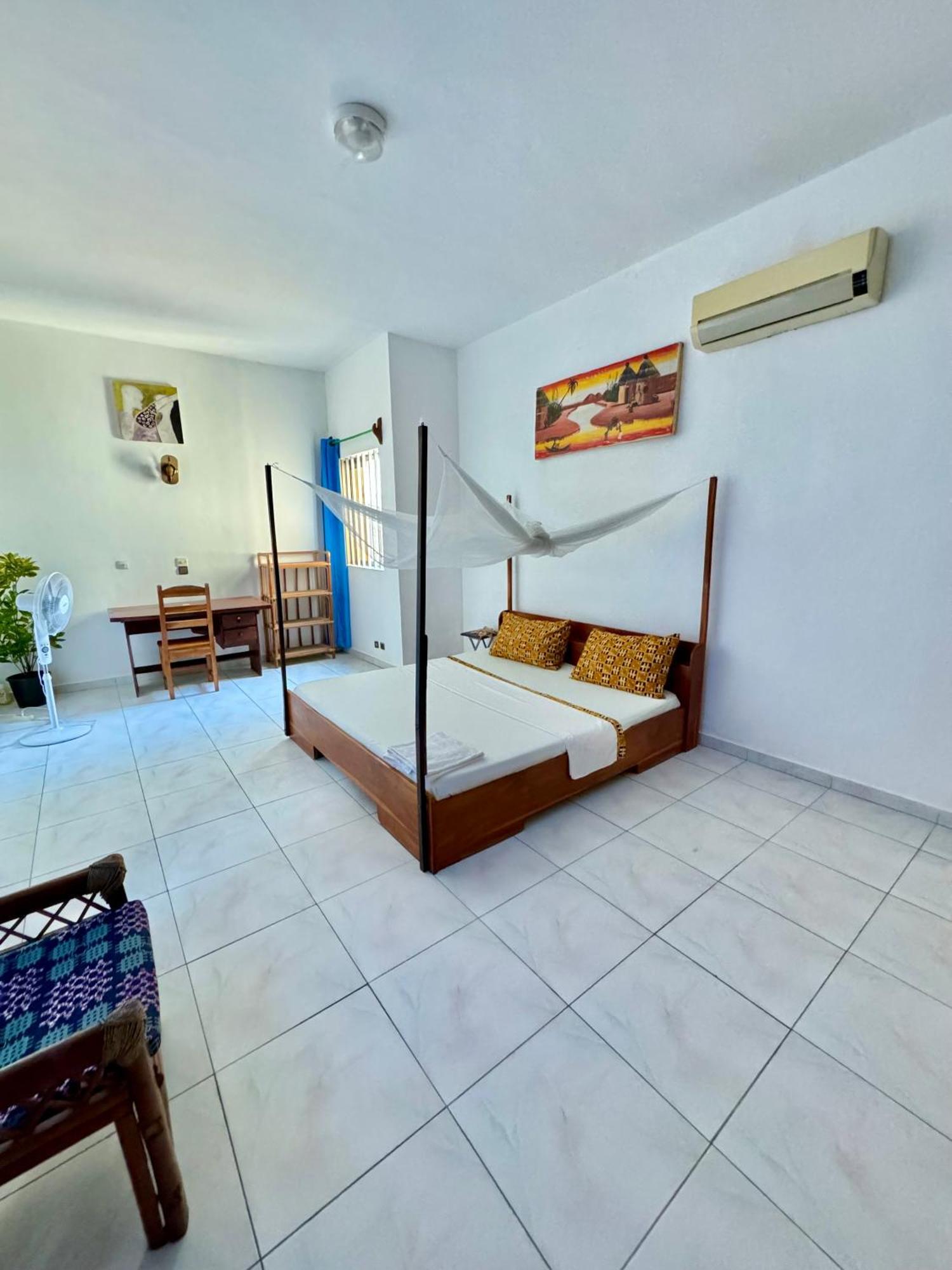 Guesthouse Cocotiers Котону Экстерьер фото