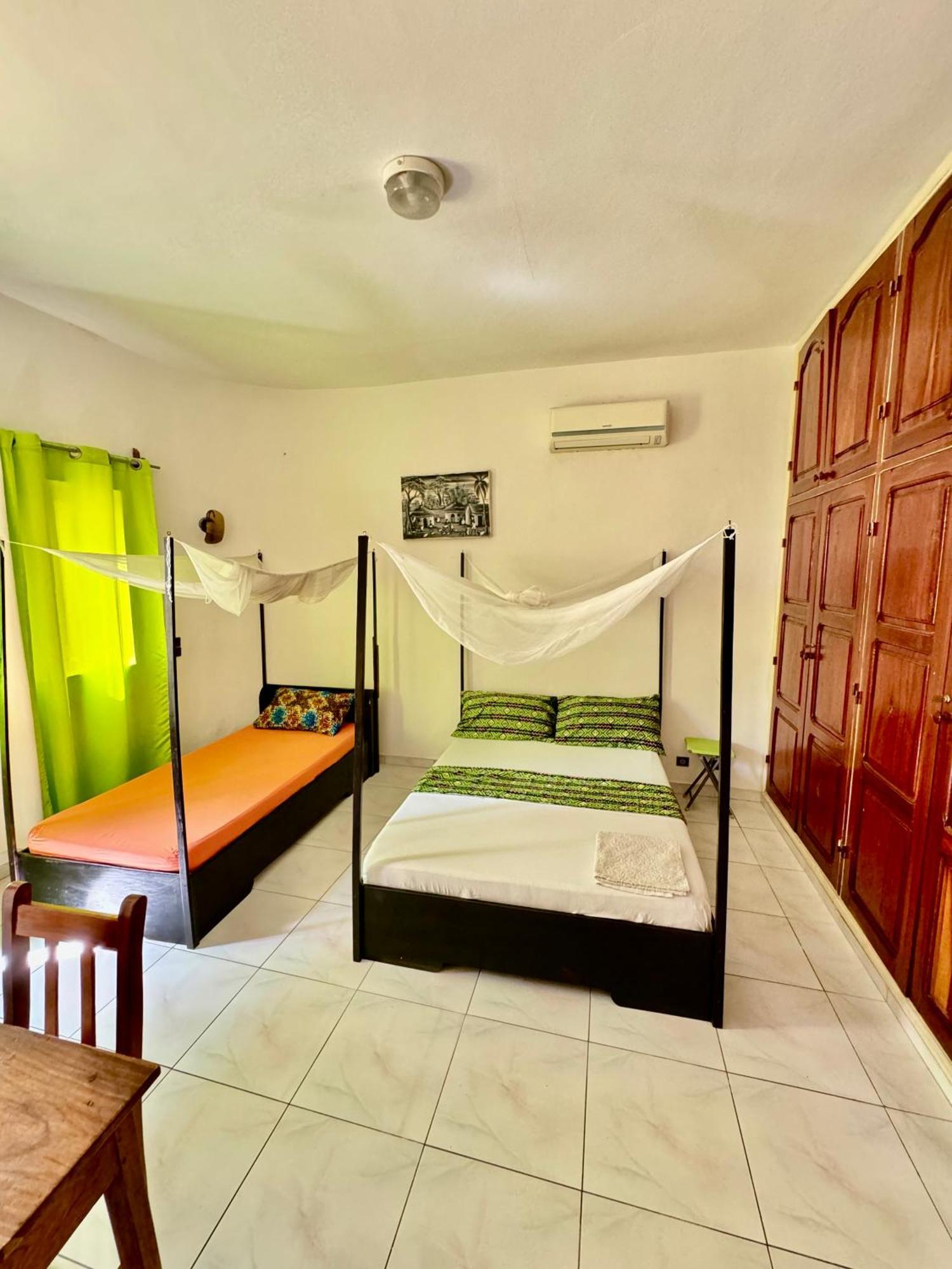Guesthouse Cocotiers Котону Экстерьер фото
