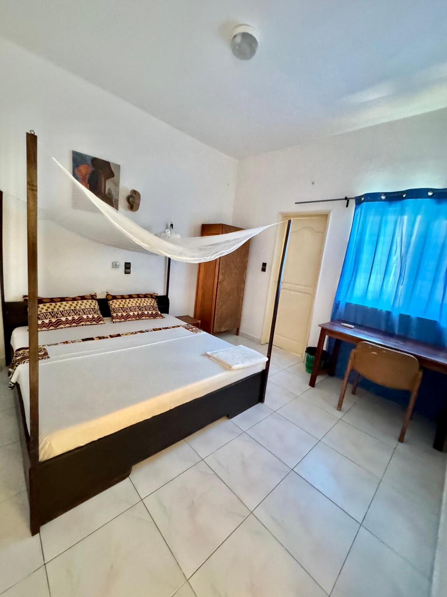 Guesthouse Cocotiers Котону Экстерьер фото